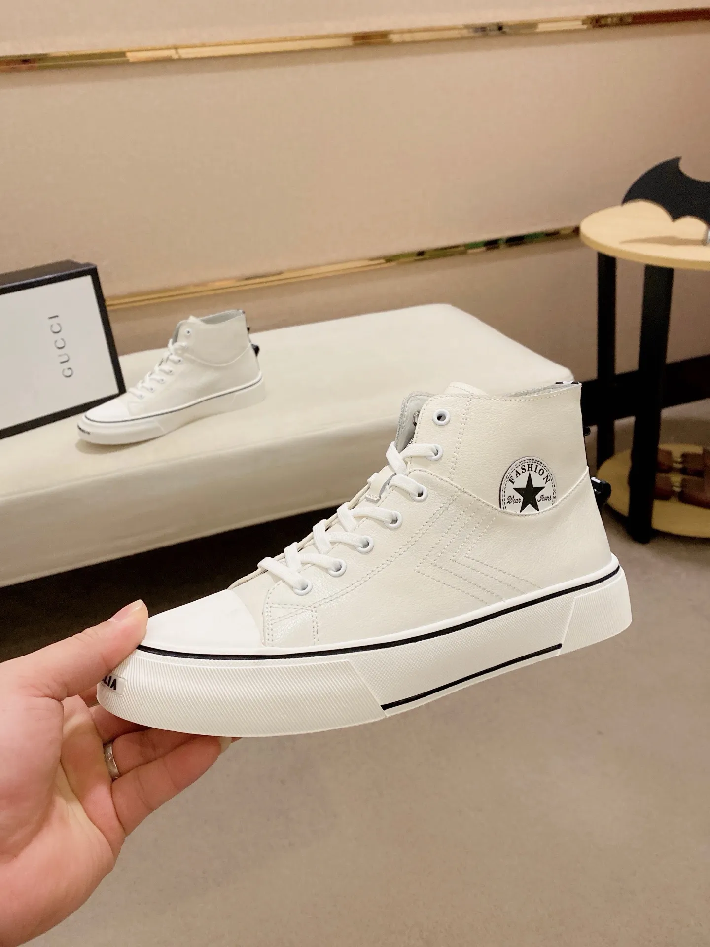 Men's clothing and shoes💰:480💰 (GUCCI) The latest model from the official website🎁🎁Casual and fashionable men's shoes👟, hot style💥The version is simple and elegant, exclusive for trendy men. Unique latest brand elements from the official website👑Original Gucci decoration, fashionable and generous, the fabric is original cowhide ✅Sheepskin lining, the official website specifies wear-resistant casual outsole, the classic model is taken in kind at the counter🎬38-44 (45 is custom-made and cannot be returned or exchanged)
